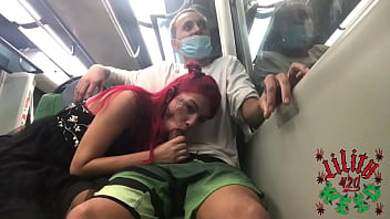 teen does blowjob in gifted in public on the train/adolecente faz boquete em dotado em publico no metro. Completo no VídeoRed